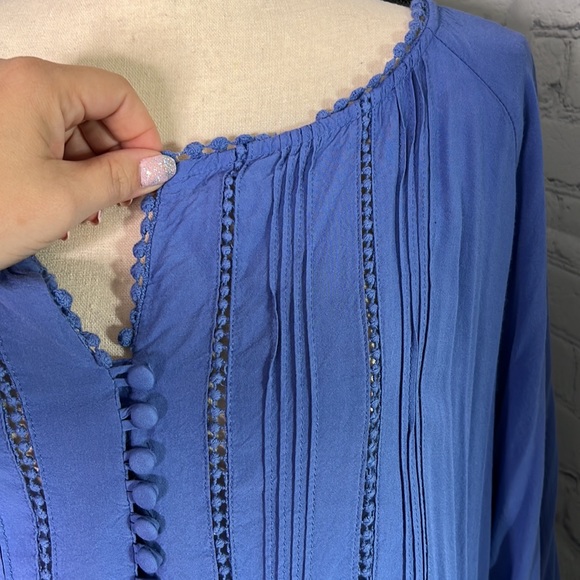 Solitaire half button-up Blouse - Picture 5 of 9